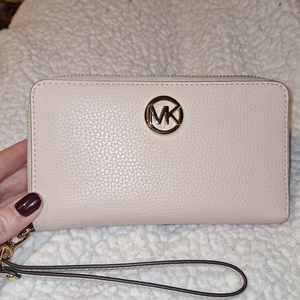 Michael Kors Beige Wristlet Wallet